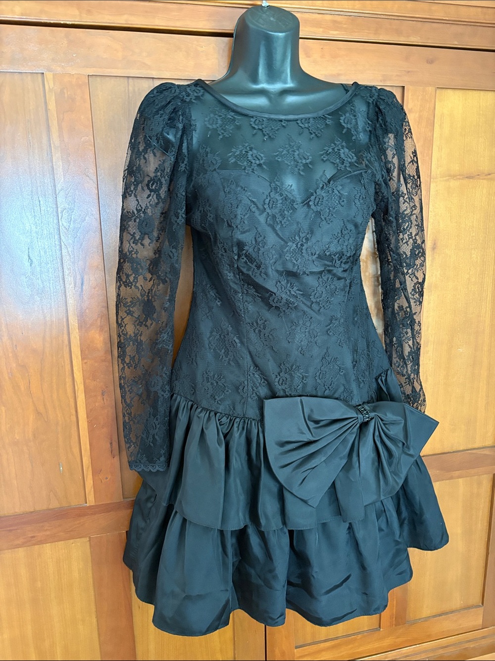 Stepping Out Nee York 90s y2k prom formal,  Lace Long-Sleeve Tiered Dress w/ Bow